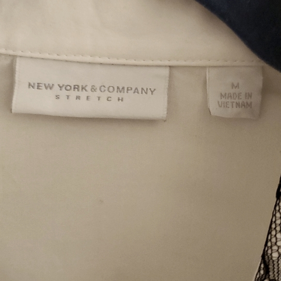 NY & Co blouse with ruching size Med - Picture 3 of 6